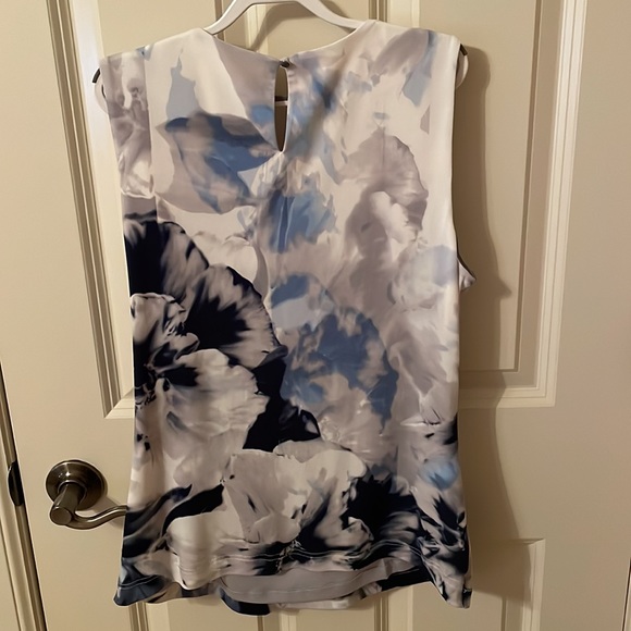 A Pretty Calvin Klein Top! - Picture 8 of 12